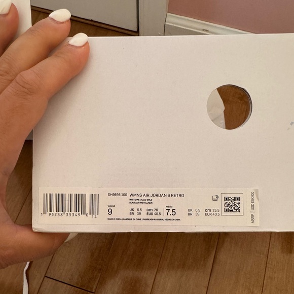 Women’s Air Jordan 6 Retro - Picture 4 of 6